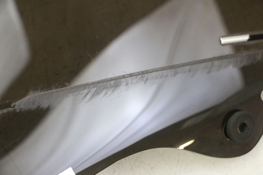 photo de WINDSCHUTZSCHEIBE PEUGEOT SATELIS 125 (2013 - 2018) - Hochauflösende Nahaufnahme