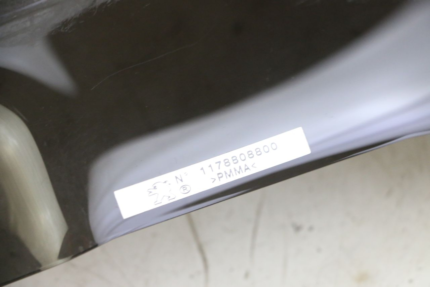 photo de WINDSCHUTZSCHEIBE PEUGEOT SATELIS 125 (2013 - 2018) - Detaillierte Sichtprüfung