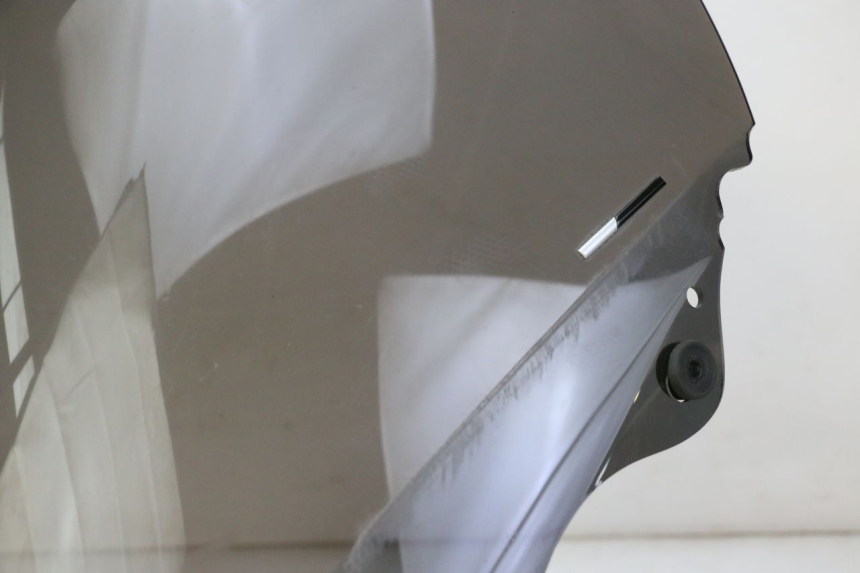 photo de WINDSCHUTZSCHEIBE PEUGEOT SATELIS 125 (2013 - 2018) - Zoom auf Gebrauchszustand