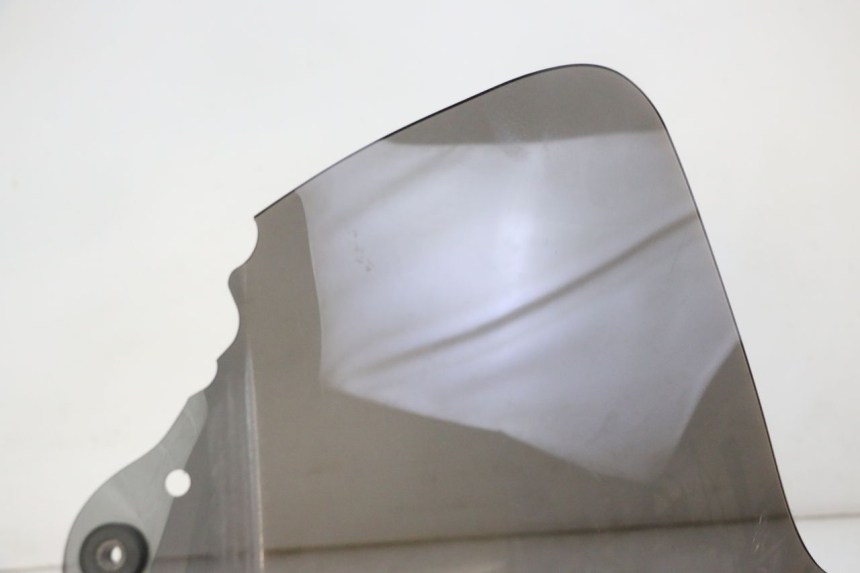 photo de WINDSCHUTZSCHEIBE PEUGEOT SATELIS 125 (2013 - 2018) - Technische Nahaufnahme