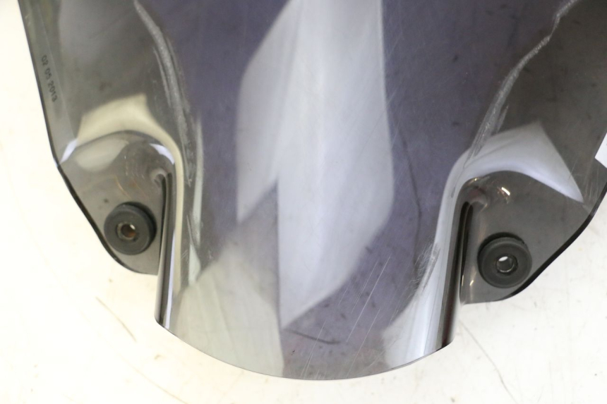 photo de WINDSCHUTZSCHEIBE PEUGEOT SATELIS 125 (2013 - 2018) - Detailansicht des Bauteils