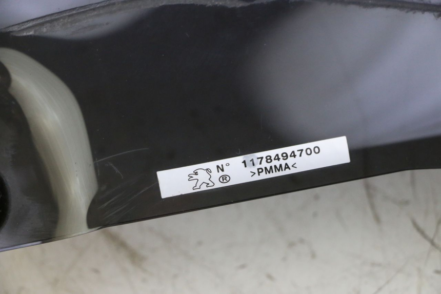 photo de WINDSCHUTZSCHEIBE PEUGEOT SATELIS 125 (2013 - 2018) - Charakteristische Merkmale