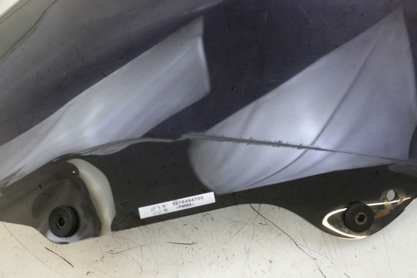 photo de WINDSCHUTZSCHEIBE PEUGEOT SATELIS 125 (2013 - 2018) - Zoom auf Komponenten