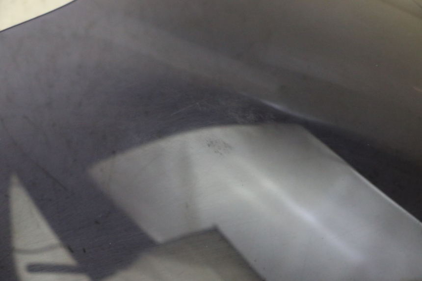 photo de WINDSCHUTZSCHEIBE PEUGEOT SATELIS 125 (2013 - 2018) - Hochauflösende Nahaufnahme