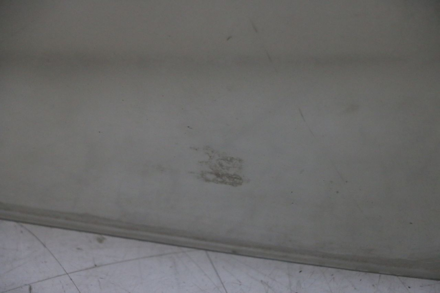 photo de WINDSCHUTZSCHEIBE PEUGEOT SATELIS 125 (2006 - 2009) - Zoom auf Komponenten