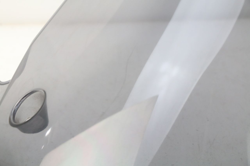 photo de WINDSCHUTZSCHEIBE MBK SKYLINER 125 (2004 - 2007) - Details der Befestigungspunkte