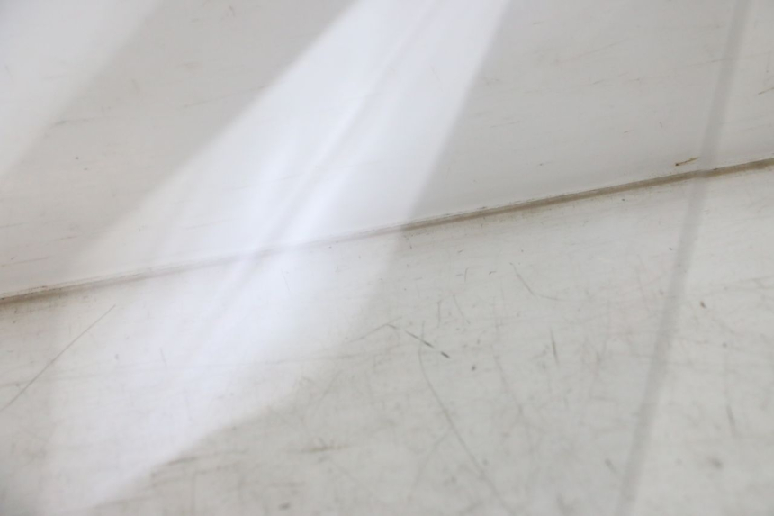 photo de WINDSCHUTZSCHEIBE SUZUKI BURGMAN 125 (2018 - 2021) - Oberflächenzustand und Material