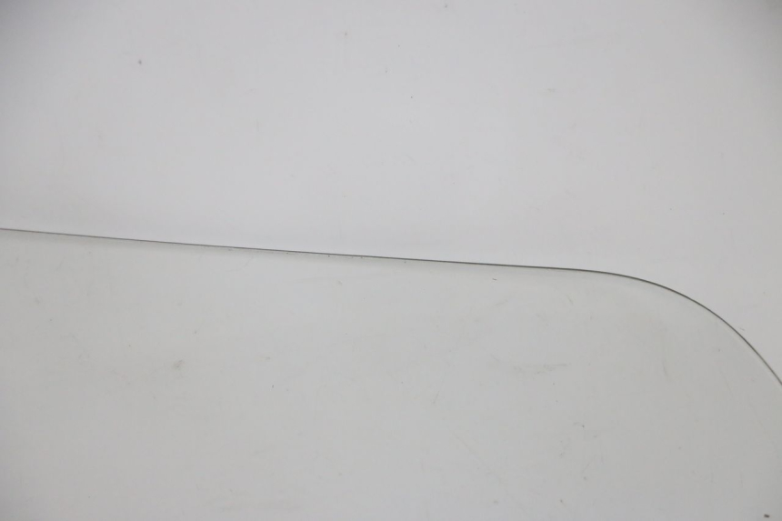 photo de WINDSCHUTZSCHEIBE SUZUKI BURGMAN 125 (2018 - 2021) - Zoom auf Komponenten