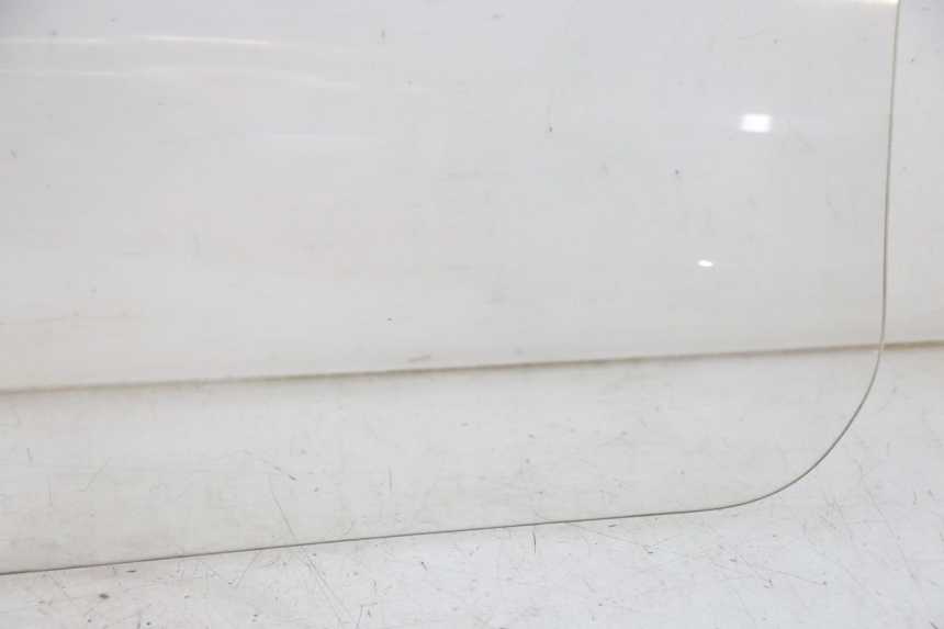 photo de WINDSCHUTZSCHEIBE SUZUKI BURGMAN 125 (2015 - 2017) - Detaillierte Sichtprüfung