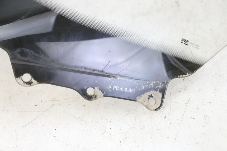 photo de WINDSCHUTZSCHEIBE SUZUKI BURGMAN 125 (2015 - 2017) - Oberflächenzustand und Material