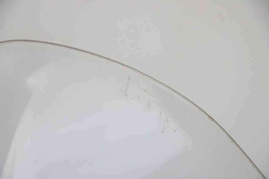 photo de WINDSCHUTZSCHEIBE PIAGGIO VESPA GTS SUPER IE 125 (2009 - 2016) - Fokus auf die Struktur