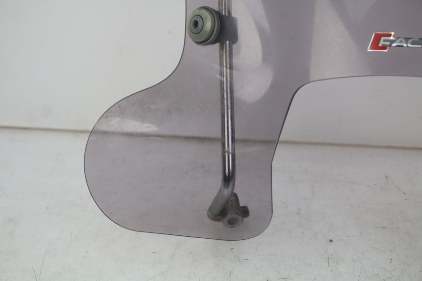 photo de WINDSCHUTZSCHEIBE PIAGGIO VESPA SPRINT 2T 50 (2014 - 2018) - Zoom auf Komponenten
