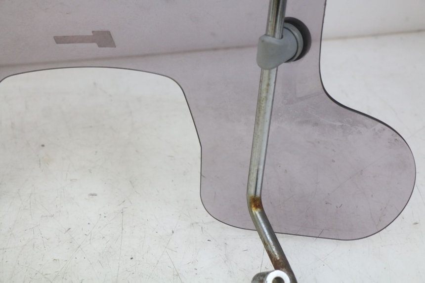 photo de WINDSCHUTZSCHEIBE PIAGGIO VESPA SPRINT 2T 50 (2014 - 2018) - Zoom auf Gebrauchszustand