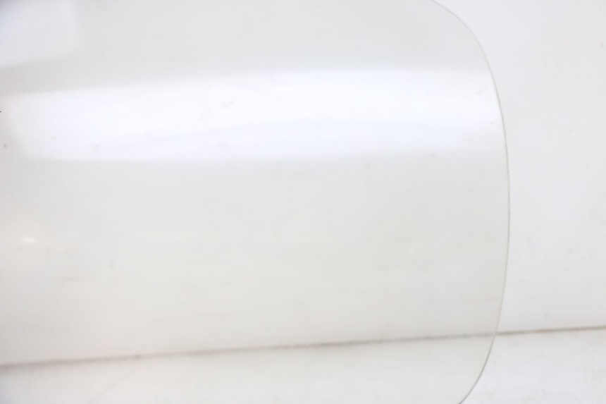 photo de WINDSCHUTZSCHEIBE YAMAHA X-MAX XMAX 125 (2010 - 2013) - Fokus auf die Struktur