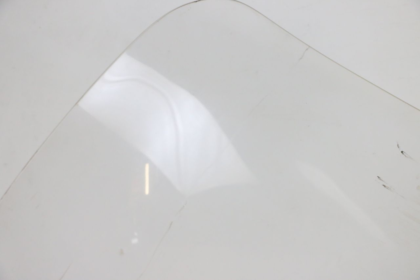 photo de WINDSCHUTZSCHEIBE PIAGGIO X10 125 (2012 - 2017) - Details der Befestigungspunkte