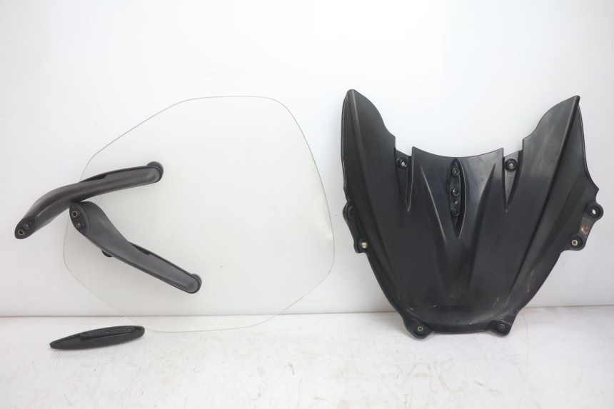 photo de WINDSCHUTZSCHEIBE PIAGGIO X9 EVOLUTION 125 (2003 - 2007) - Detailansicht des Bauteils