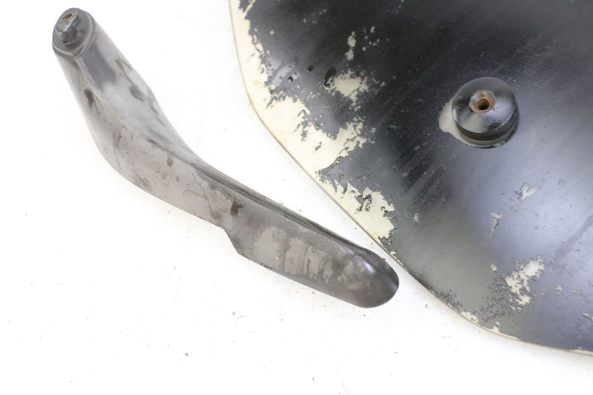 photo de WINDSCHUTZSCHEIBE PIAGGIO X9 125 (2000 - 2003) - Details der Befestigungspunkte