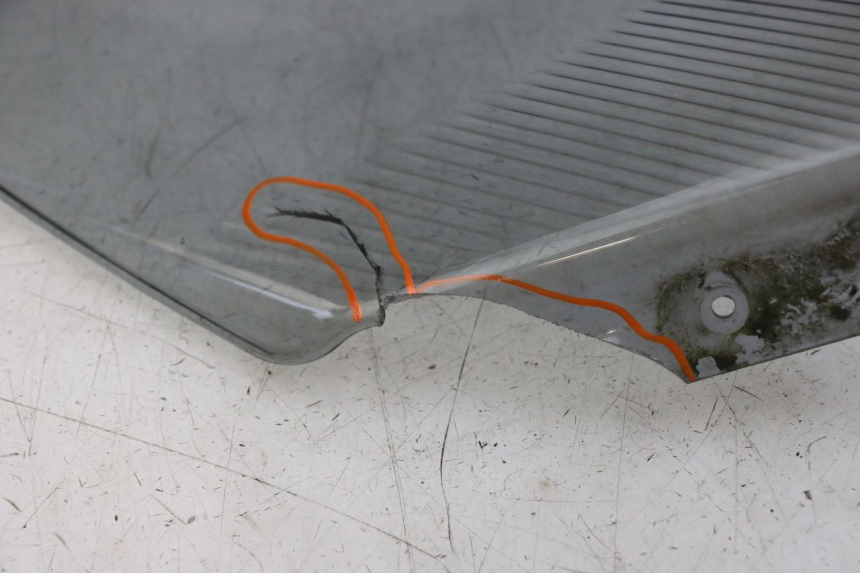 photo de WINDSCHUTZSCHEIBE YAMAHA X-MAX XMAX ABS 250 (2010 - 2014) - Charakteristische Merkmale