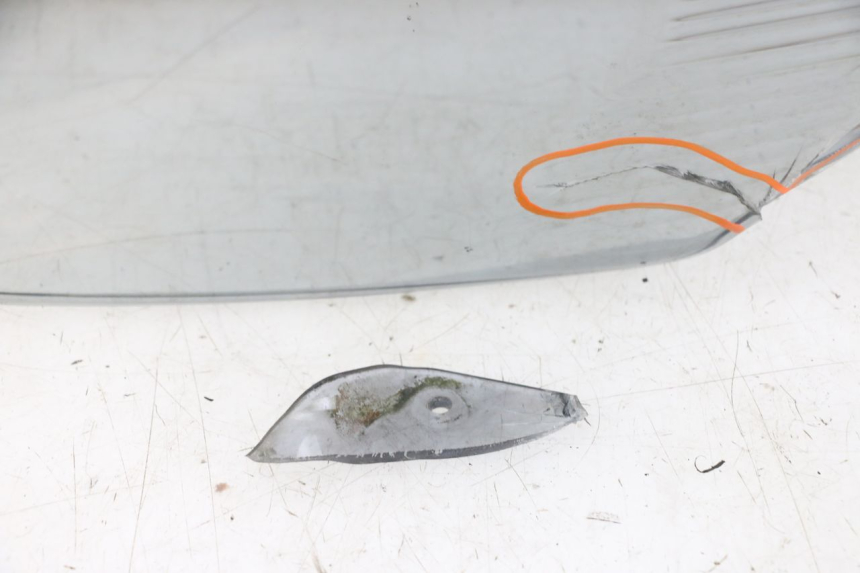 photo de WINDSCHUTZSCHEIBE YAMAHA X-MAX XMAX ABS 250 (2010 - 2014) - Fokus auf die Struktur