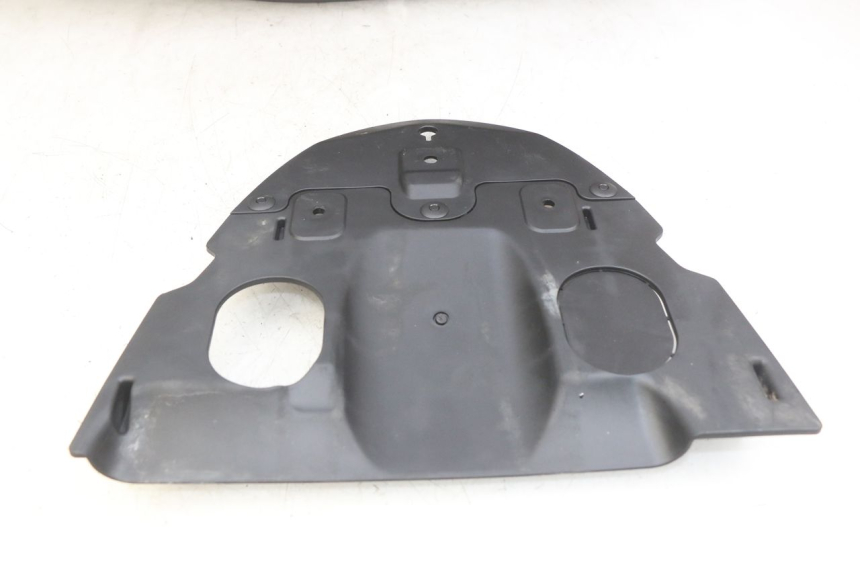 photo de HINTERER RADABDECKUNG KYMCO AGILITY 16+ 4T 50 (2018 - 2023) - Zoom auf Gebrauchszustand