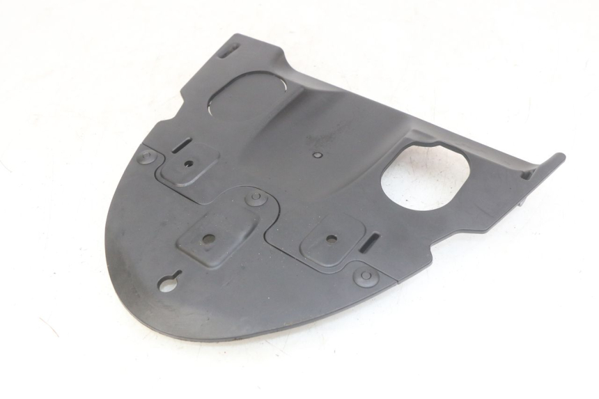 photo de HINTERER RADABDECKUNG KYMCO AGILITY 16+ 4T 50 (2018 - 2023) - Detailansicht des Bauteils