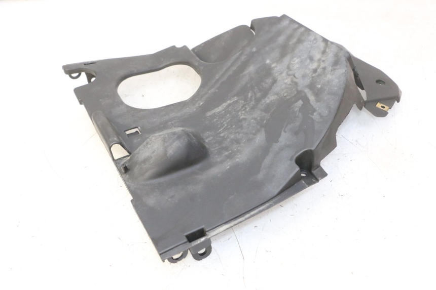 photo de HINTERER RADABDECKUNG KYMCO AGILITY NAKED RENOUVO 2T 50 (2011 - 2018) - Technische Nahaufnahme