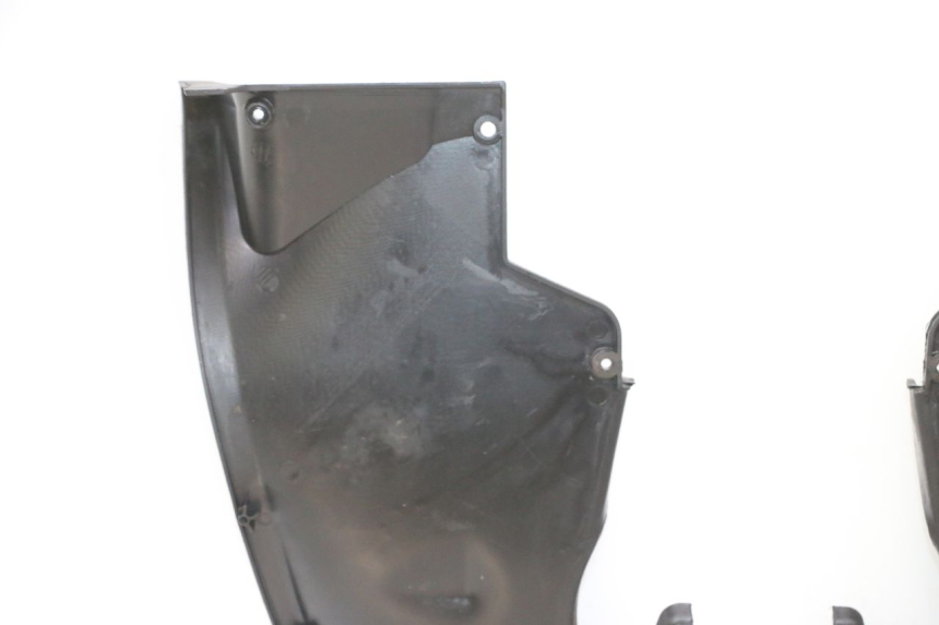 photo de VORDERRADABDECKUNG PIAGGIO MP3 LT 400 (2007 - 2012) - Details der Befestigungspunkte