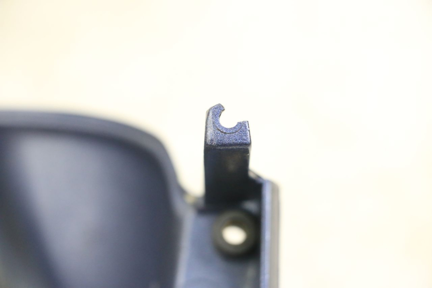 photo de SCHEINWERFER HALTER APRILIA SCARABEO GT 125 (1999 - 2007) - Technische Nahaufnahme