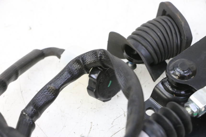 photo de BREMSPEDAL PIAGGIO MP3 HPE 310 (2024 - 2025) - Zoom auf Gebrauchszustand