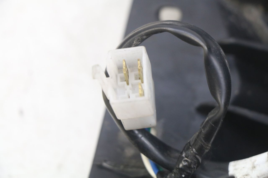 photo de SCHEINWERFER KYMCO AGILITY 16+ 4T 50 (2018 - 2023) - Details der Befestigungspunkte