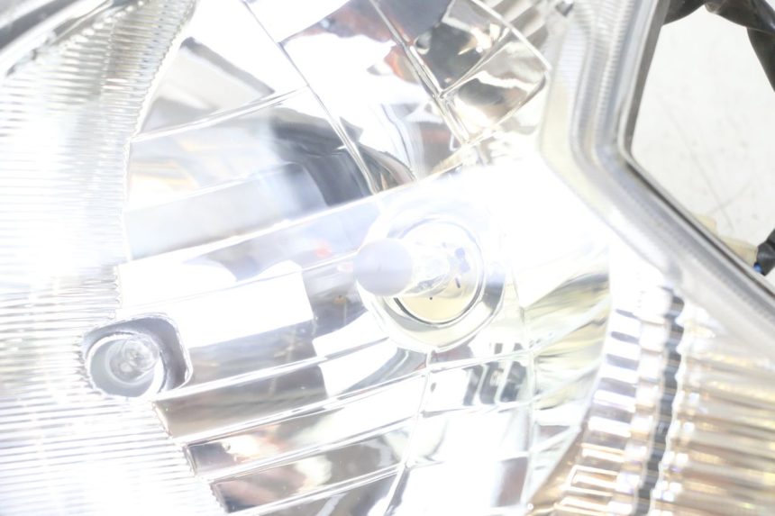 photo de VORDERSCHEINWERFER KYMCO AGILITY 4T 50 (2005 - 2018) - Details der Befestigungspunkte