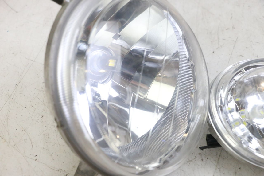 photo de VORDERSCHEINWERFER YAMAHA BW'S BWS 125 (2010 - 2013) - Details der Befestigungspunkte