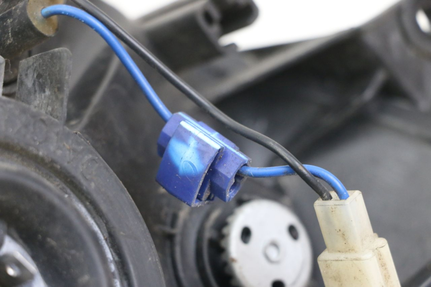 photo de VORDERSCHEINWERFER YAMAHA CYGNUS X 125 (2004 - 2007) - Detailansicht des Bauteils