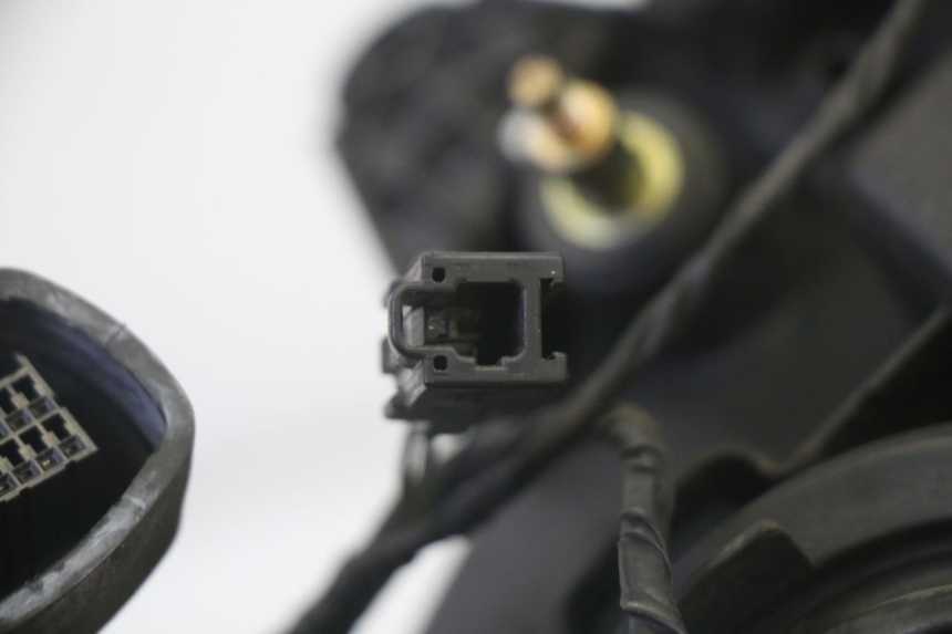 photo de SCHEINWERFER SUZUKI DL V STROM 1000 (2002 - 2007) - Charakteristische Merkmale