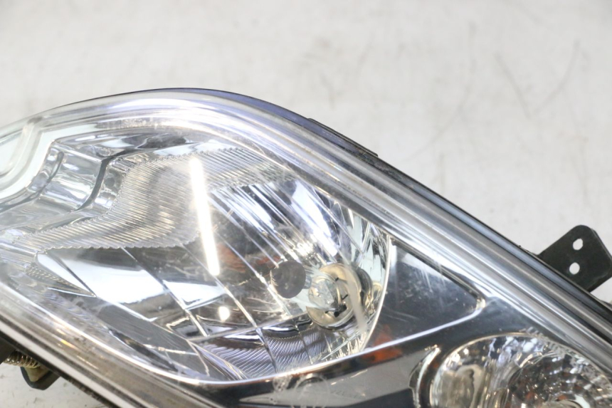 photo de SCHEINWERFER RECHTS PEUGEOT CITYSTAR 2T 50 (2018 - 2021) - Details der Befestigungspunkte