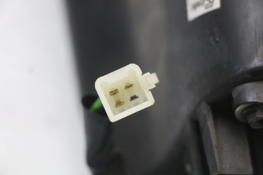 photo de SCHEINWERFER RECHTS PEUGEOT GEOPOLIS RS 125 (2007 - 2009) - Details der Befestigungspunkte