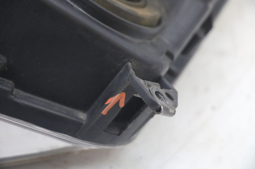 photo de SCHEINWERFER RECHTS PEUGEOT SPEEDFIGHT 3 LC 2T 50 (2009 - 2015) - Oberflächenzustand und Material