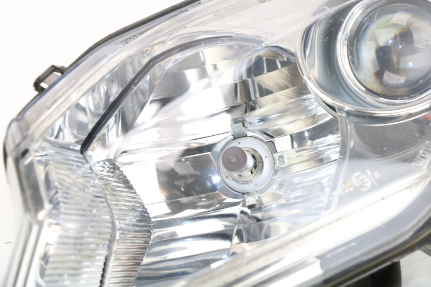 photo de SCHEINWERFER RECHTS PEUGEOT SATELIS COMPRESSOR K15 125 (2006 - 2009) - Detaillierte Sichtprüfung