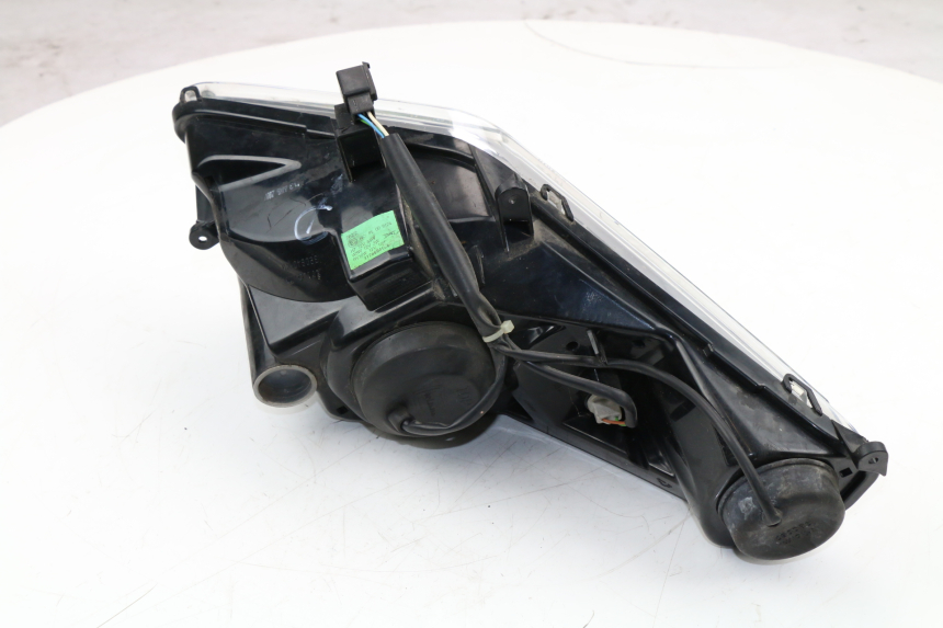 photo de SCHEINWERFER RECHTS PEUGEOT SATELIS COMPRESSOR K15 125 (2006 - 2009) - Zoom auf Gebrauchszustand