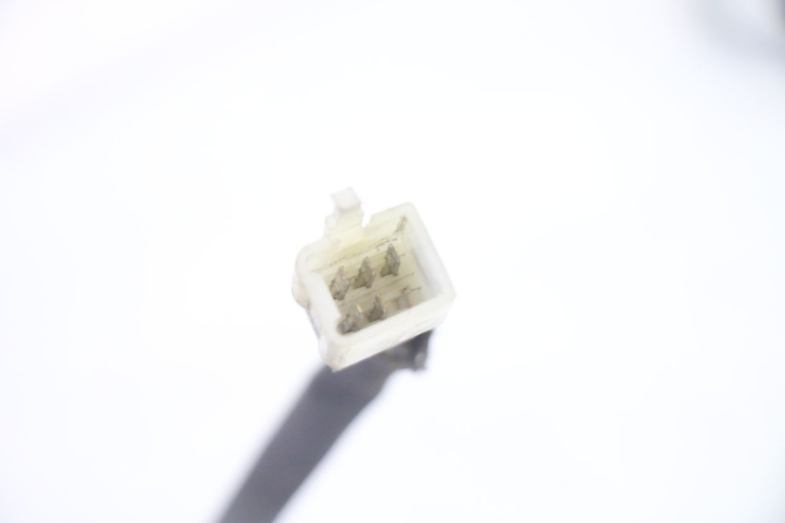 photo de RECHTER FRONTSCHEINWERFER PEUGEOT SATELIS 125 (2010 - 2012) - Oberflächenzustand und Material