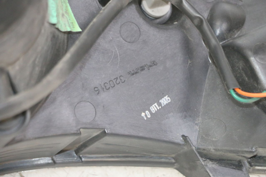 photo de SCHEINWERFER PEUGEOT ELYSTAR 125 (2002 - 2007) - Oberflächenzustand und Material