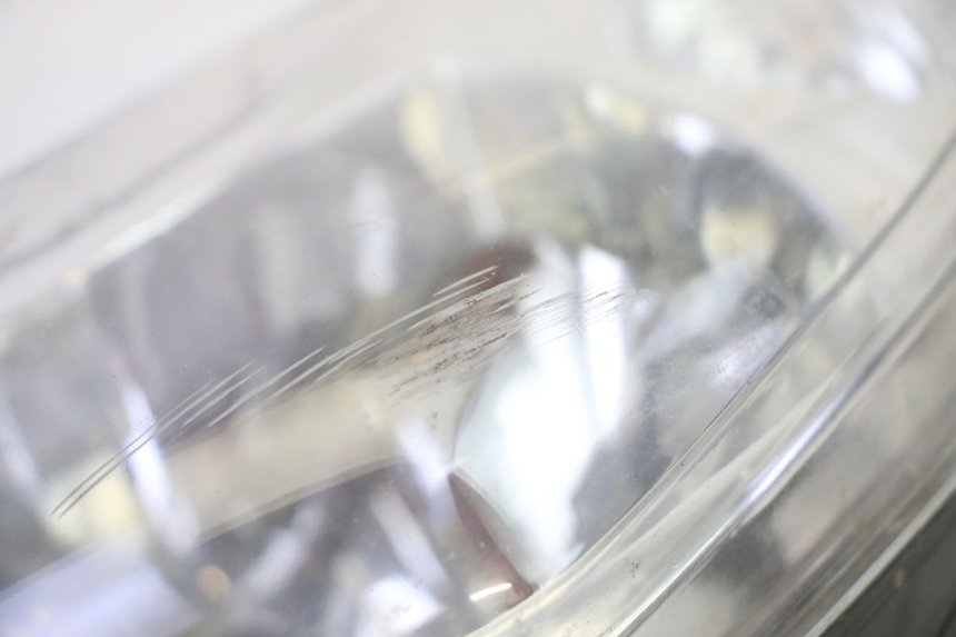 photo de VORDERSCHEINWERFER PEUGEOT ELYSTAR 50 (2002 - 2014) - Zoom auf Gebrauchszustand