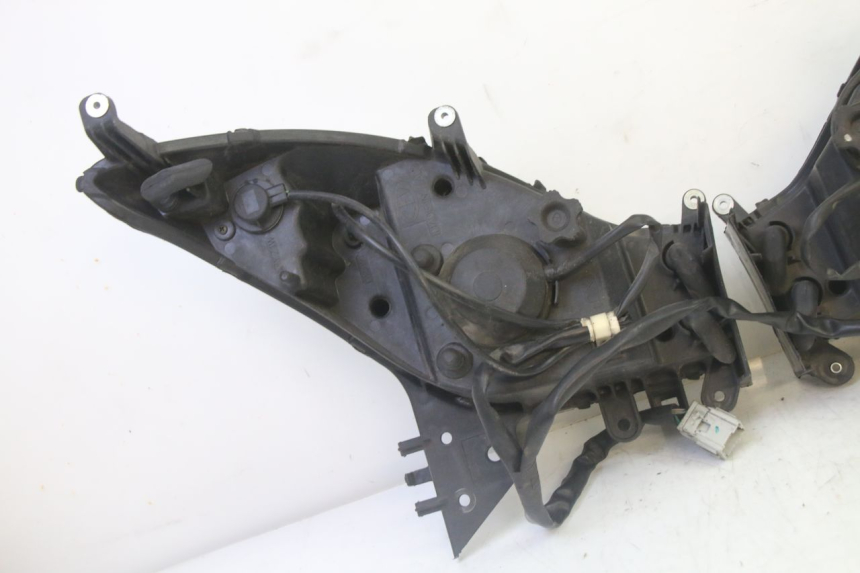 photo de VORDERSCHEINWERFER HONDA FES S-WING SWING ABS 125 (2007 - 2015) - Oberflächenzustand und Material