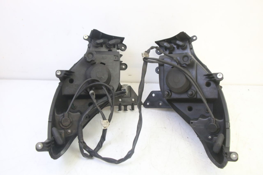 photo de VORDERSCHEINWERFER HONDA FES S-WING SWING ABS 125 (2007 - 2015) - Details der Befestigungspunkte