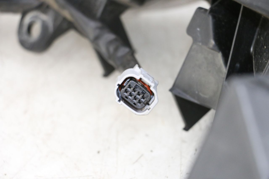 photo de SCHEINWERFER HONDA FORZA 125 (2015 - 2016) - Oberflächenzustand und Material