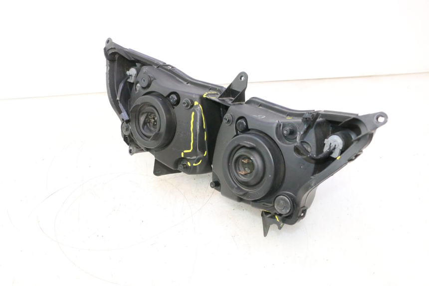 photo de SCHEINWERFER YAMAHA FZ8 800 (2010 - 2016) - Detailansicht des Bauteils