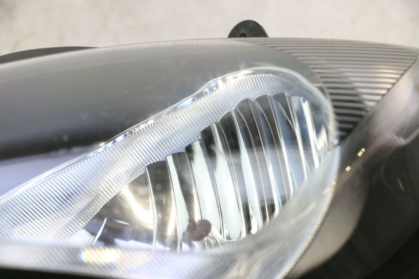 photo de SCHEINWERFER LINKS SUZUKI BURGMAN EXECUTIVE ABS 650 (2006 - 2012) - Detailansicht des Bauteils