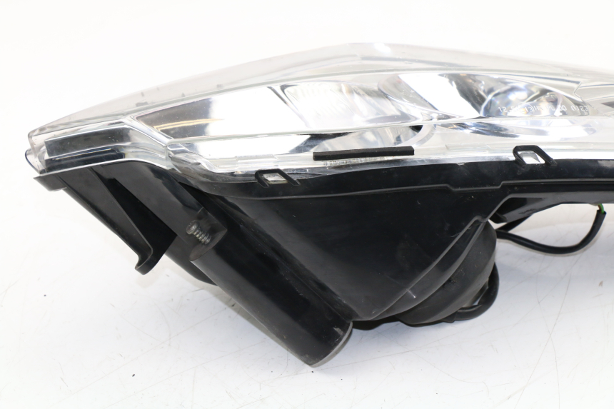 photo de SCHEINWERFER LINKS PEUGEOT SATELIS COMPRESSOR K15 125 (2006 - 2009) - Zoom auf Gebrauchszustand