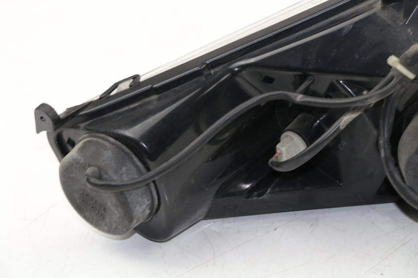 photo de SCHEINWERFER LINKS PEUGEOT SATELIS COMPRESSOR K15 125 (2006 - 2009) - Details der Befestigungspunkte