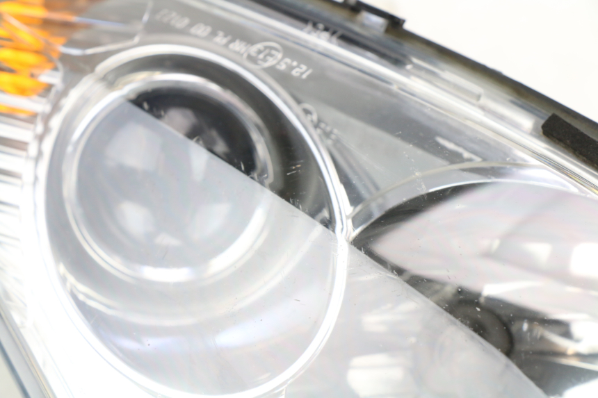 photo de SCHEINWERFER LINKS PEUGEOT SATELIS COMPRESSOR K15 125 (2006 - 2009) - Zoom auf Gebrauchszustand